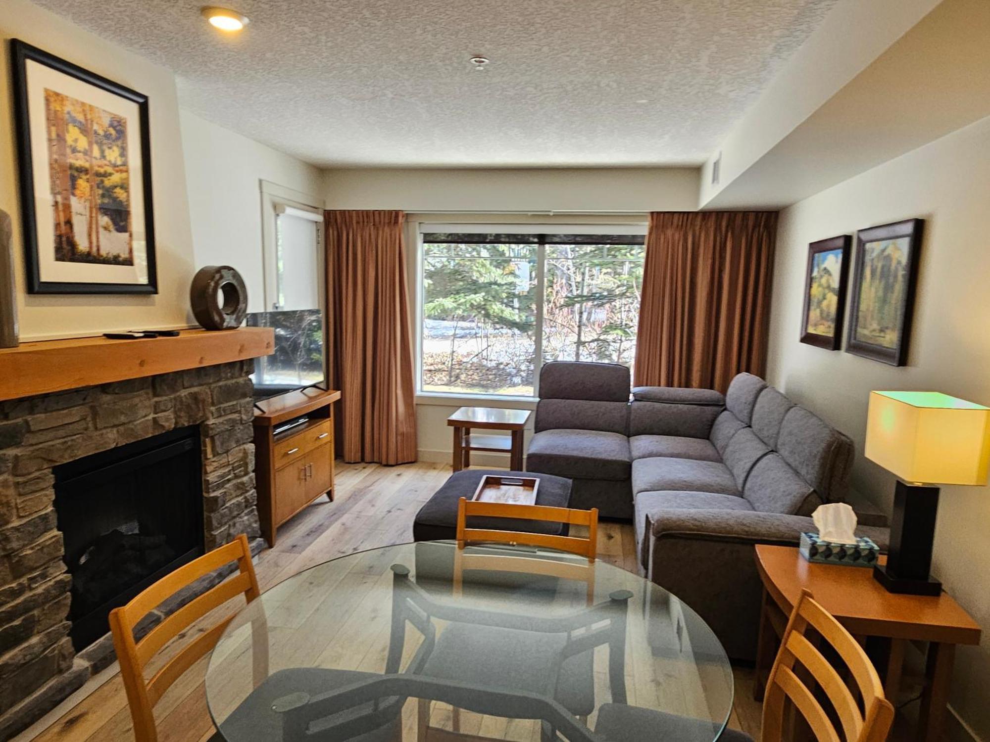 Apartamento Rocky Mountain Getaway Canmore Exterior foto